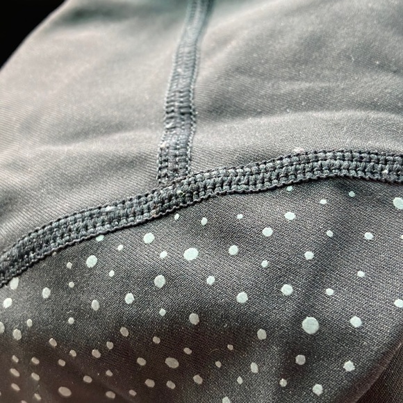 Lululemon Reflective Scalopped Leggings - Picture 4 of 5